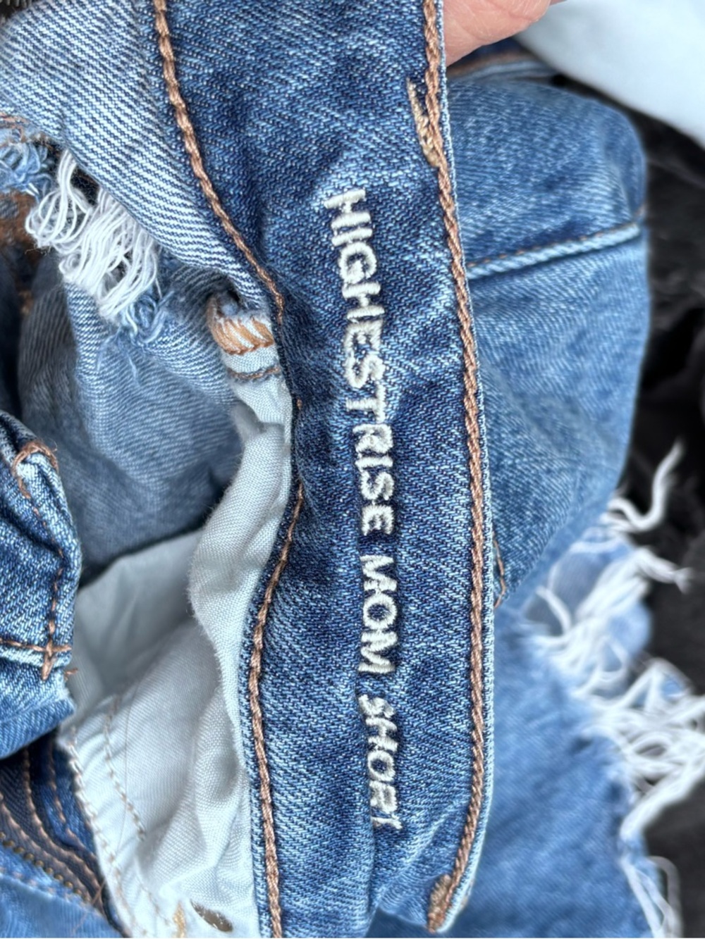 American Eagle Highest Rise Distressed Mom Shorts sz 2 - Picture 4 of 5